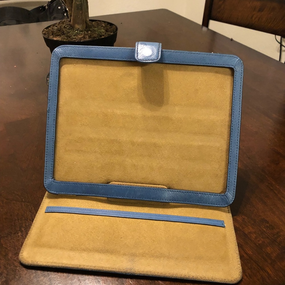 Authentic FOSSIL Tablet/iPad Holder - Picture 10 of 10
